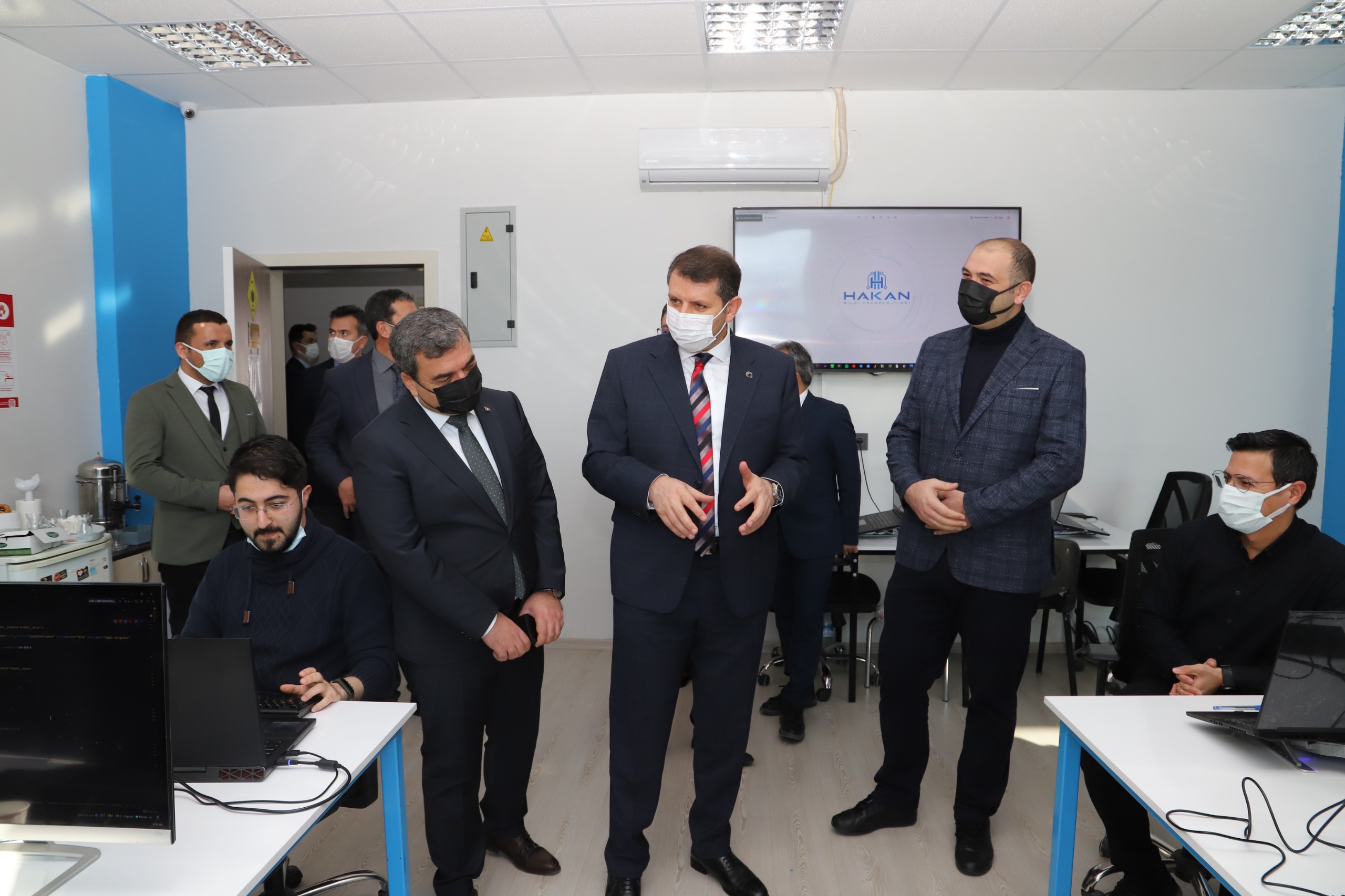 Sivas Valimiz Salih Ayhan ve Sivas Bilim Teknoloji Üniversitesi Rektörü Ofisimizi Ziyaret Etti